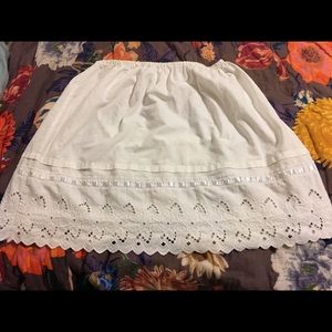 $9 SALE White Vintage County Skirt Sz M/L